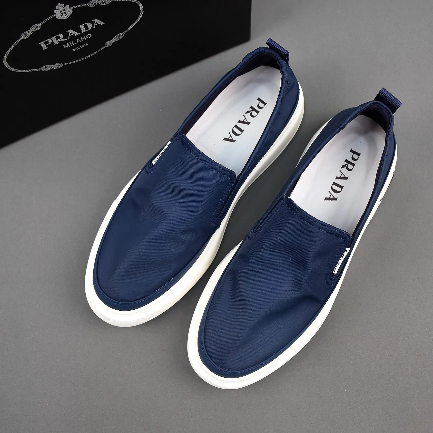 PP380❣️❣️❣️Prada breathable cloth shoes, the upper is made of comfortable and breathable fabric, and the ultra-light soft foam outsole. Men's size 39-44.